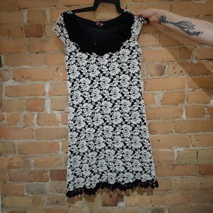 Yumi Floral print dress - size M petite